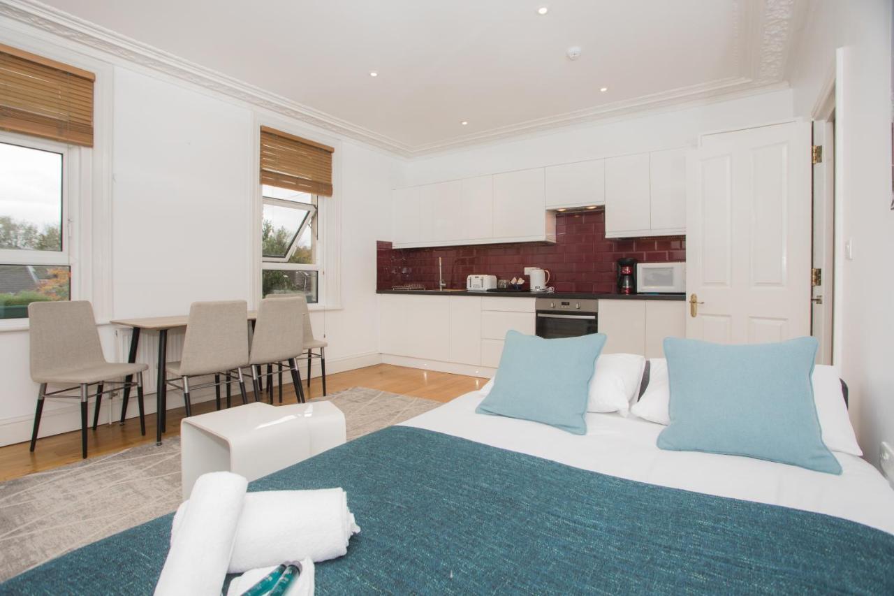 Spacious Apartments Bath Oda fotoğraf