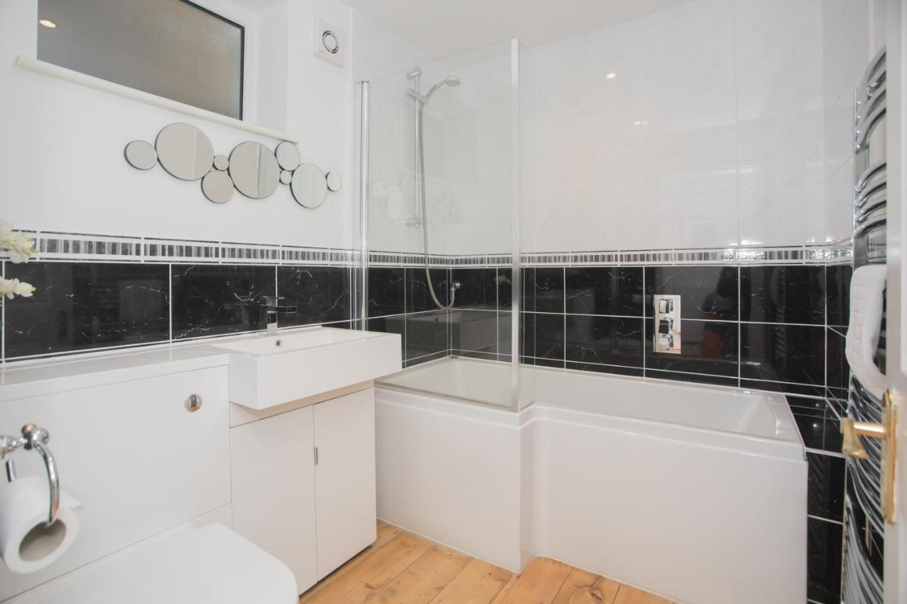 Spacious Apartments Bath Dış mekan fotoğraf
